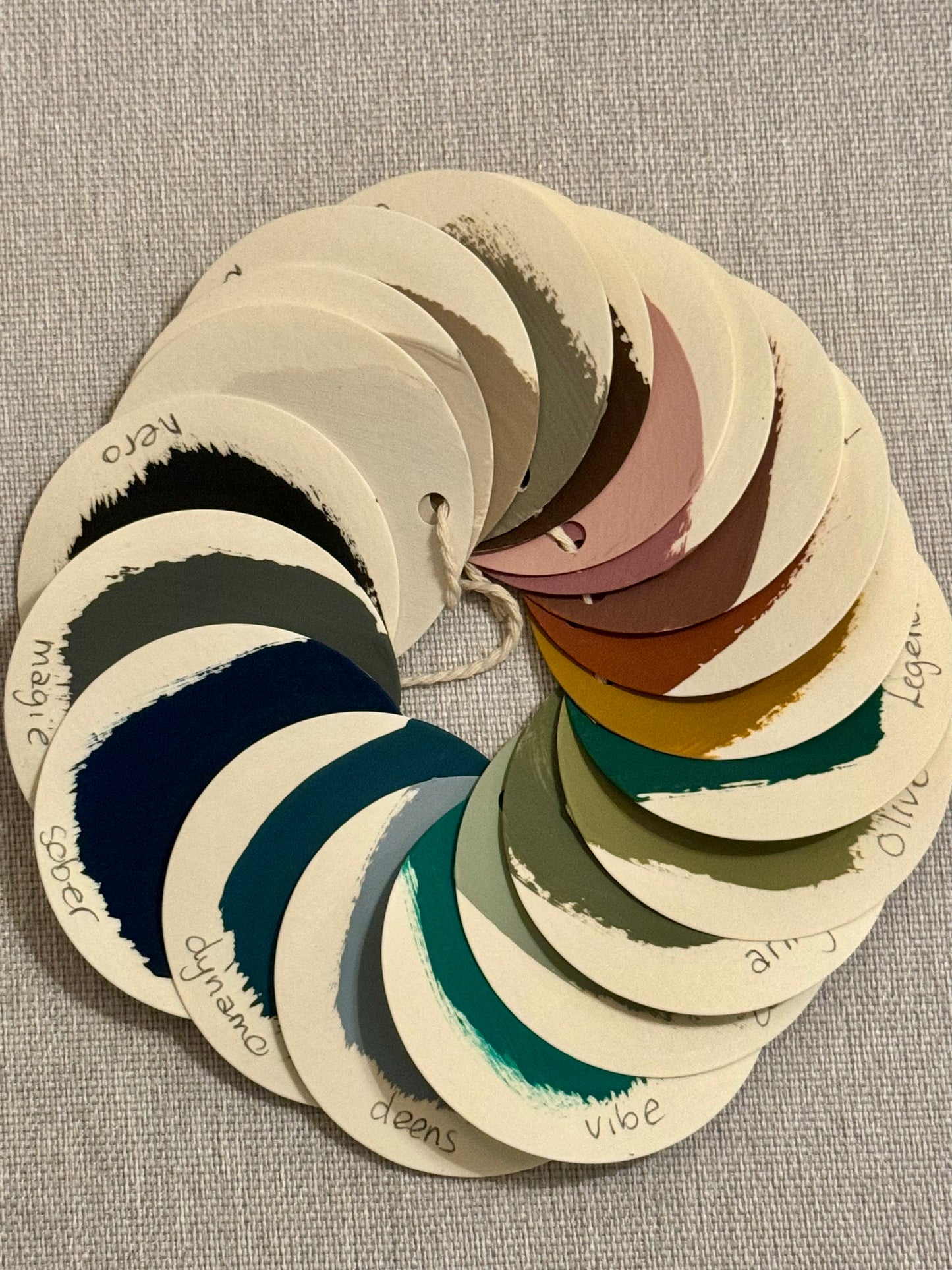 Handgeschilderde kleurenketting